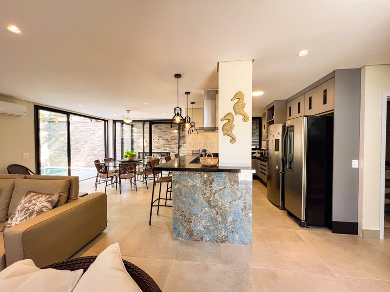 Casa em Condomínio pé na areia na Praia de Juquehy - À VENDA  São Sebastião - 