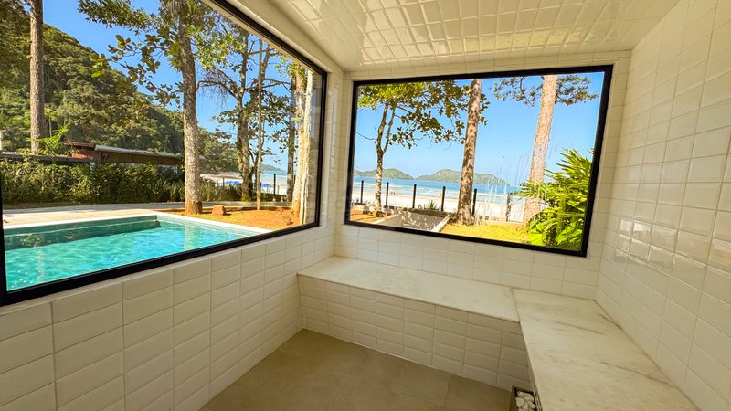 Casa a poucos passos do mar, em Condomínio pé na areia na Praia de Juquehy - À VENDA - São Sebastião - 
