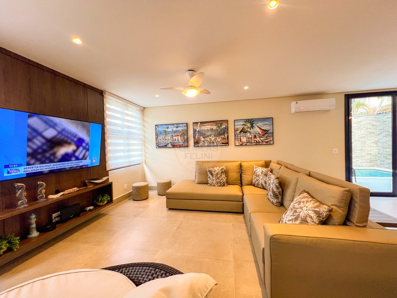 Casa em Condomínio pé na areia na Praia de Juquehy - À VENDA  São Sebastião - 