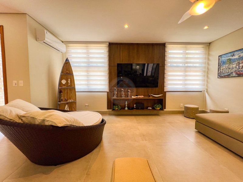 Casa em Condomínio pé na areia na Praia de Juquehy - À VENDA  São Sebastião - 