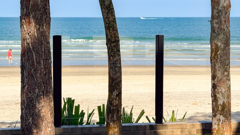 Casa a poucos passos do mar, em Condomínio pé na areia na Praia de Juquehy - À VENDA - São Sebastião - 