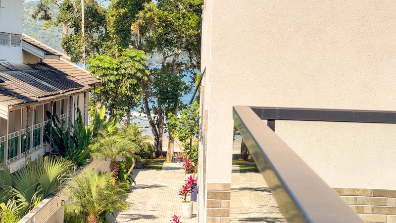 Casa a poucos passos do mar, em Condomínio pé na areia na Praia de Juquehy - À VENDA - São Sebastião - 
