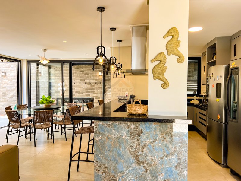 Casa em Condomínio pé na areia na Praia de Juquehy - À VENDA  São Sebastião - 