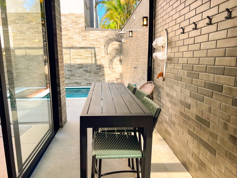 Casa em Condomínio pé na areia na Praia de Juquehy - À VENDA  São Sebastião - 