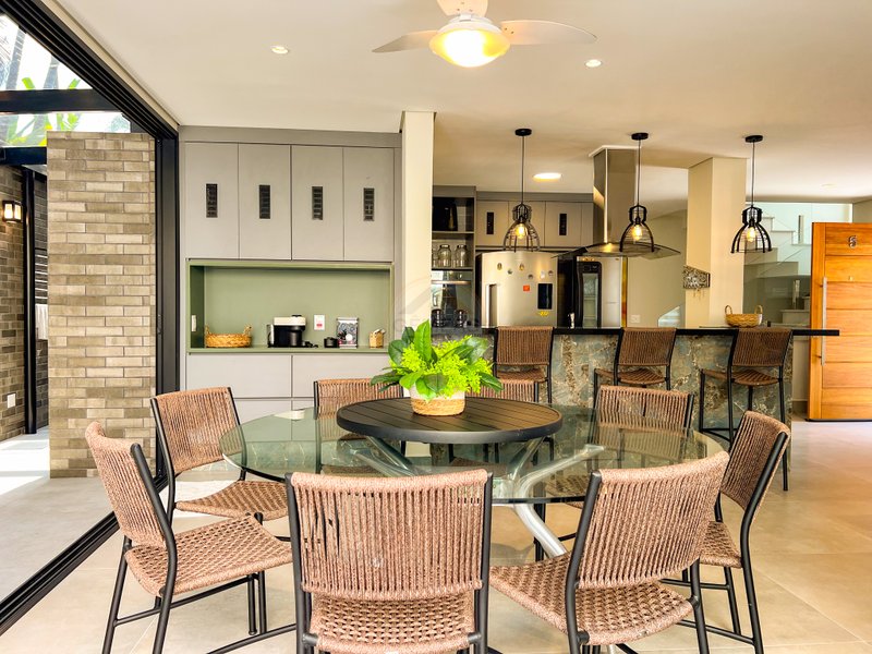 Casa em Condomínio pé na areia na Praia de Juquehy - À VENDA  São Sebastião - 