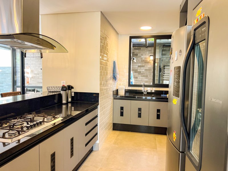 Casa em Condomínio pé na areia na Praia de Juquehy - À VENDA  São Sebastião - 