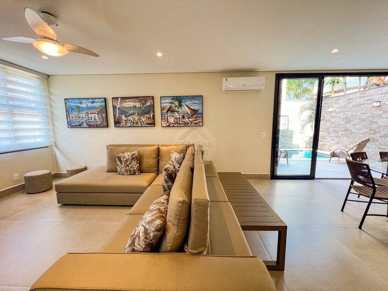 Casa em Condomínio pé na areia na Praia de Juquehy - À VENDA  São Sebastião - 