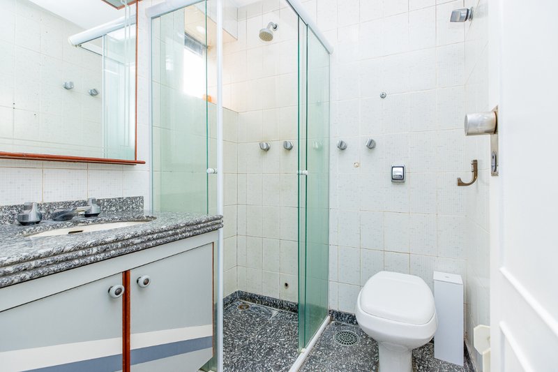 Apartamento 194m² na Chácara Santo Antônio 4 dorm 3 suítes 4 vagas Rua Fernandes Moreira São Paulo - 