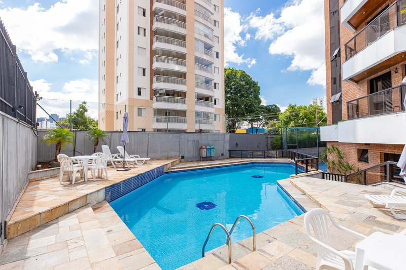Apartamento 194m² na Chácara Santo Antônio 4 dorm 3 suítes 4 vagas Rua Fernandes Moreira São Paulo - 