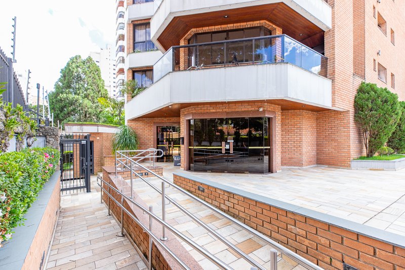 Apartamento 194m² na Chácara Santo Antônio 4 dorm 3 suítes 4 vagas Rua Fernandes Moreira São Paulo - 
