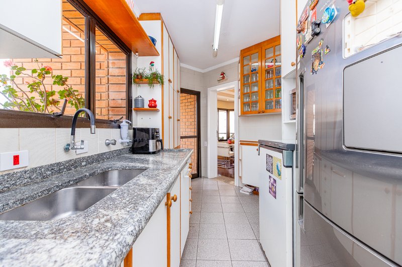Apartamento 194m² na Chácara Santo Antônio 4 dorm 3 suítes 4 vagas Rua Fernandes Moreira São Paulo - 
