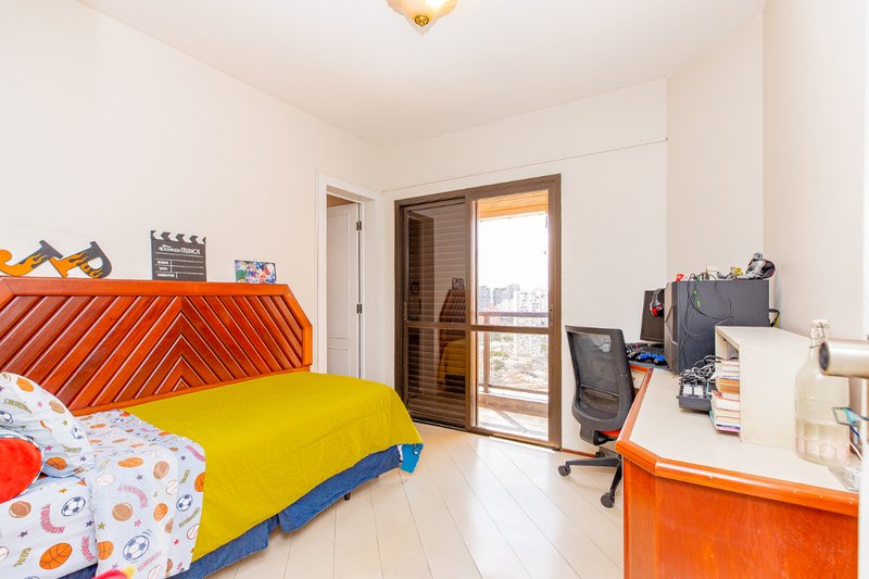 Apartamento 194m² na Chácara Santo Antônio 4 dorm 3 suítes 4 vagas Rua Fernandes Moreira São Paulo - 