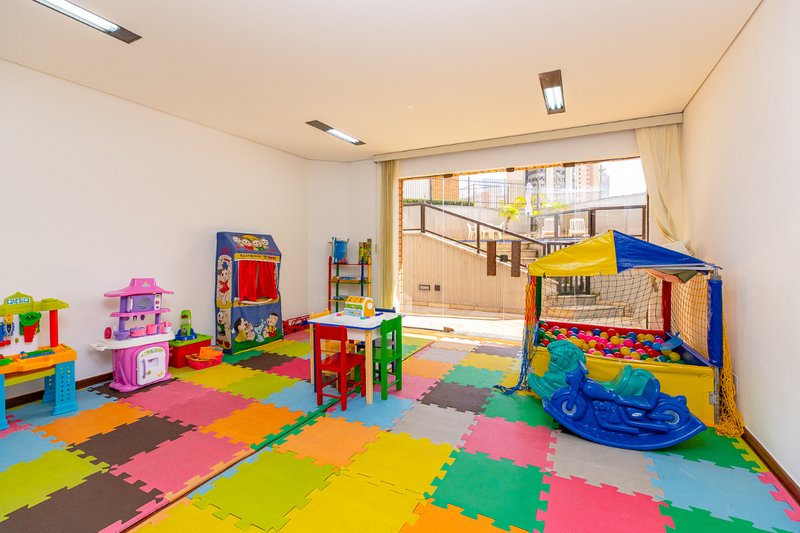 Apartamento 194m² na Chácara Santo Antônio 4 dorm 3 suítes 4 vagas Rua Fernandes Moreira São Paulo - 
