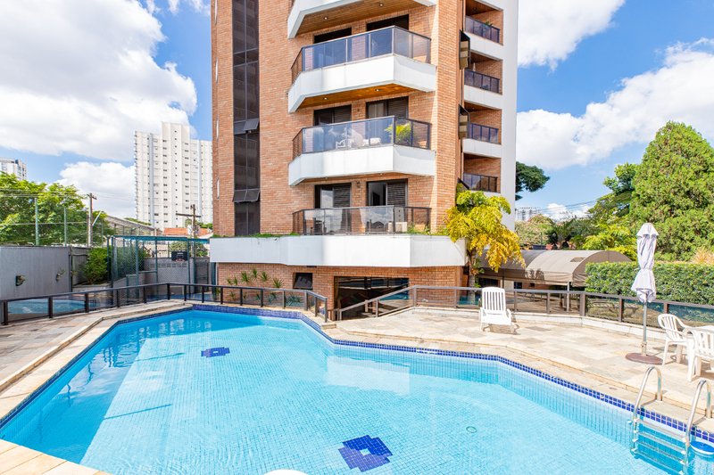 Apartamento 194m² na Chácara Santo Antônio 4 dorm 3 suítes 4 vagas Rua Fernandes Moreira São Paulo - 