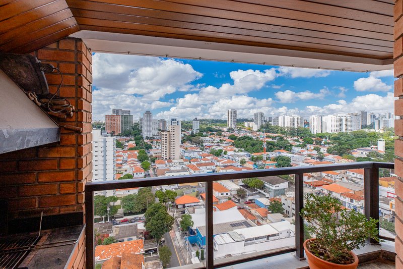 Apartamento 194m² na Chácara Santo Antônio 4 dorm 3 suítes 4 vagas Rua Fernandes Moreira São Paulo - 