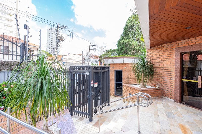 Apartamento 194m² na Chácara Santo Antônio 4 dorm 3 suítes 4 vagas Rua Fernandes Moreira São Paulo - 