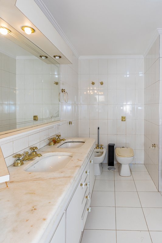 Apartamento 194m² na Chácara Santo Antônio 4 dorm 3 suítes 4 vagas Rua Fernandes Moreira São Paulo - 