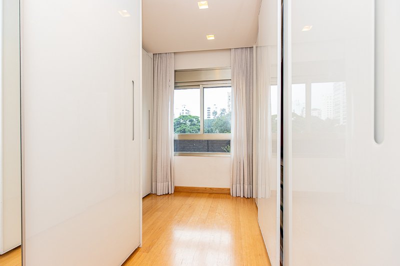 Apartamento 485m² no Campo Belo 3 suítes 5 vagas Rua Zacarias de Gois São Paulo - 
