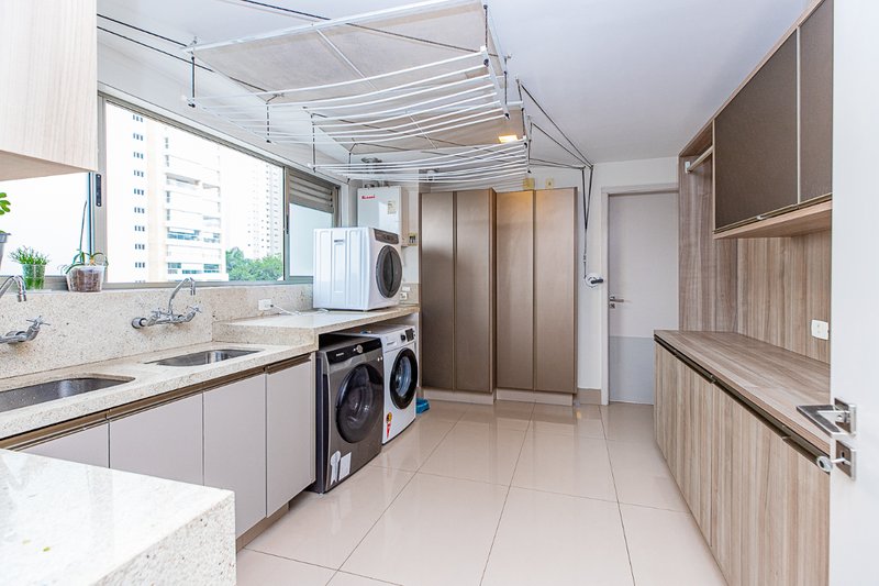 Apartamento 485m² no Campo Belo 3 suítes 5 vagas Rua Zacarias de Gois São Paulo - 