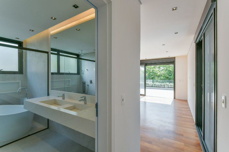 Casa em Condomínio em Alphaville 546m² 4 suítes 5 vagas Alameda das Embaúbas Santana de Parnaíba - 
