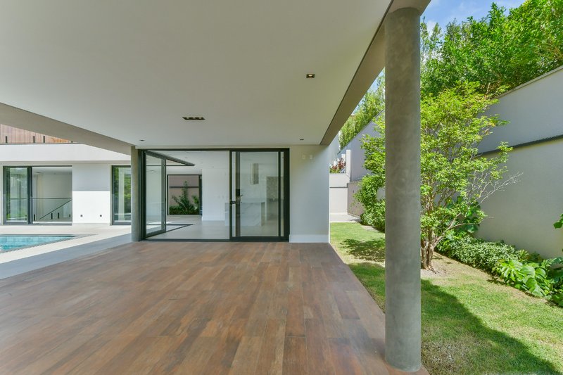 Casa em Condomínio em Alphaville 546m² 4 suítes 5 vagas Alameda das Embaúbas Santana de Parnaíba - 