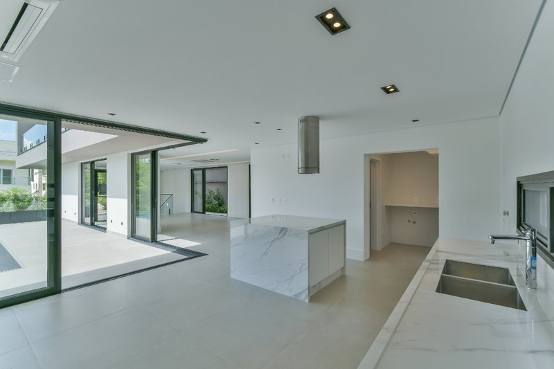Casa em Condomínio em Alphaville 546m² 4 suítes 5 vagas Alameda das Embaúbas Santana de Parnaíba - 