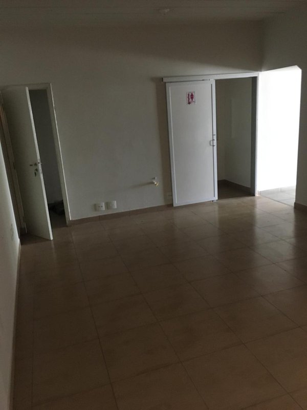 ALUGA-SE EXCELENTE IMÓVEL COMERCIAL - 8 VAGAS - 250M2 - IMÓVEL GEMINADO Rua Antônio das Chagas São Paulo - 