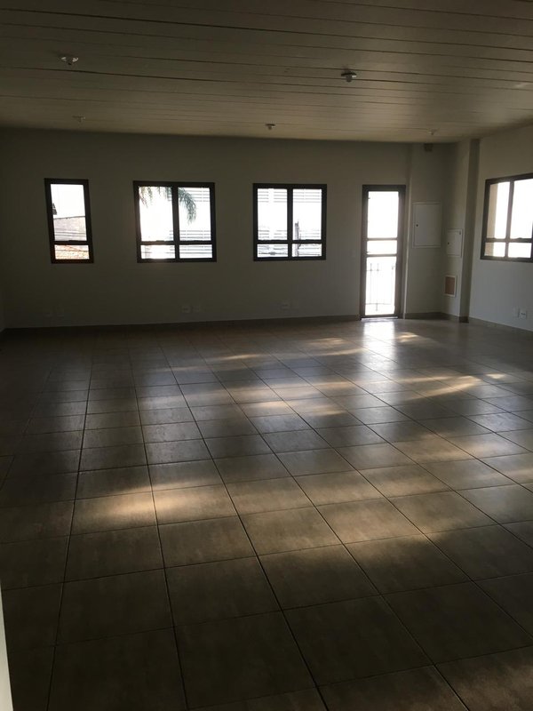 ALUGA-SE EXCELENTE IMÓVEL COMERCIAL - 8 VAGAS - 250M2 - IMÓVEL GEMINADO Rua Antônio das Chagas São Paulo - 