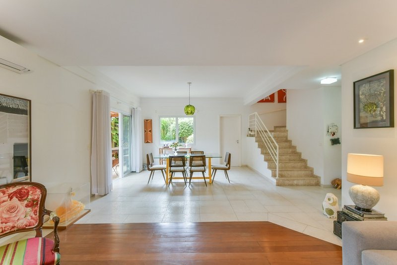 Casa em Condomínio 273m² no Campo Belo 4 suítes 3 vagas Rua João Álvares Soares São Paulo - 