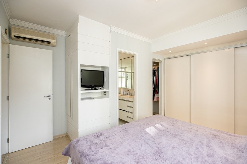 Apartamento 162m² em Moema 3 suítes 3 vagas Avenida Jandira São Paulo - 