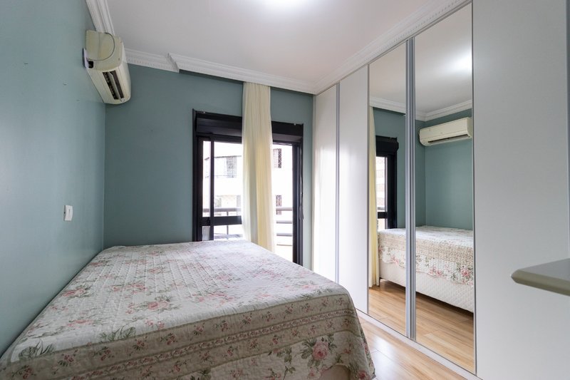 Apartamento 124m² na Vila Mascote 4 dorm 3 suítes 3 vagas Rua Engenheiro Jorge Oliva São Paulo - 