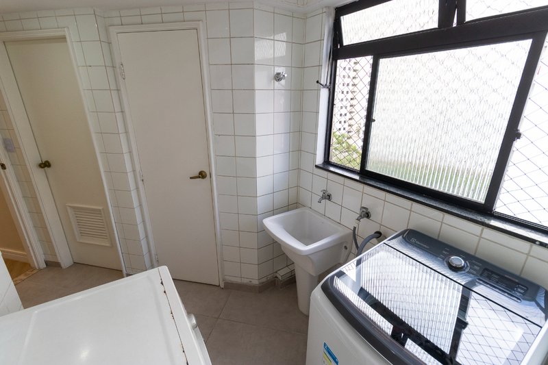 Apartamento 124m² na Vila Mascote 4 dorm 3 suítes 3 vagas Rua Engenheiro Jorge Oliva São Paulo - 