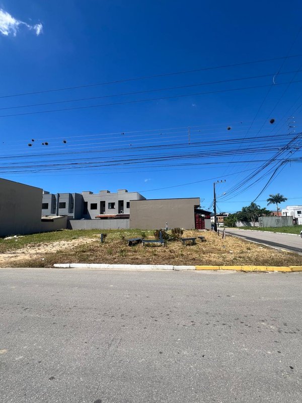 2 Terrenos de área abrangente de esquina localizados em Itapema(Morretes) Rua 406B Itapema - 