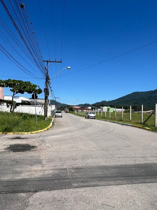 2 Terrenos de área abrangente de esquina localizados em Itapema(Morretes) Rua 406B Itapema - 