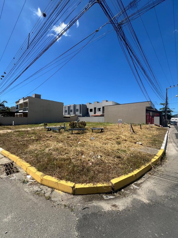2 Terrenos de área abrangente de esquina localizados em Itapema(Morretes) Rua 406B Itapema - 