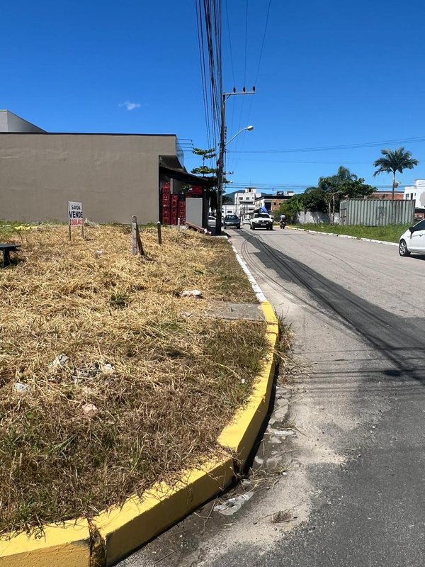 2 Terrenos de área abrangente de esquina localizados em Itapema(Morretes) Rua 406B Itapema - 