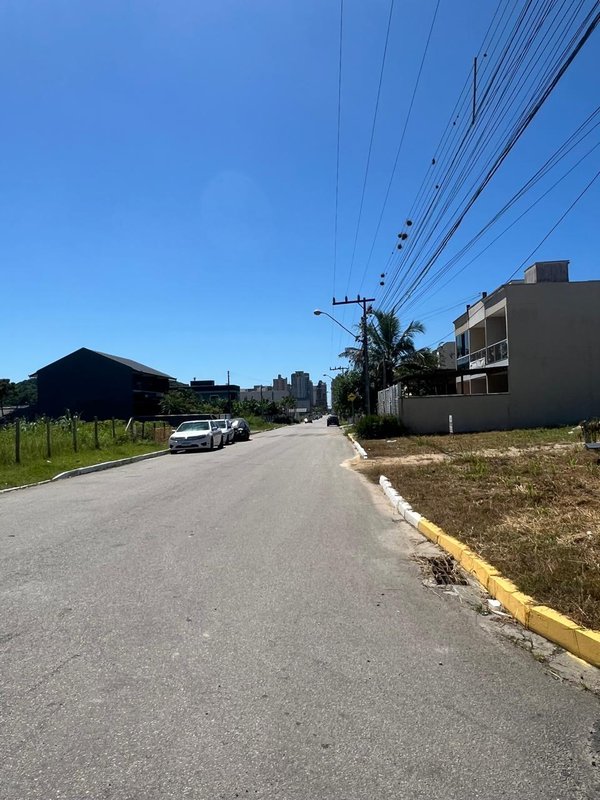 2 Terrenos de área abrangente de esquina localizados em Itapema(Morretes) Rua 406B Itapema - 