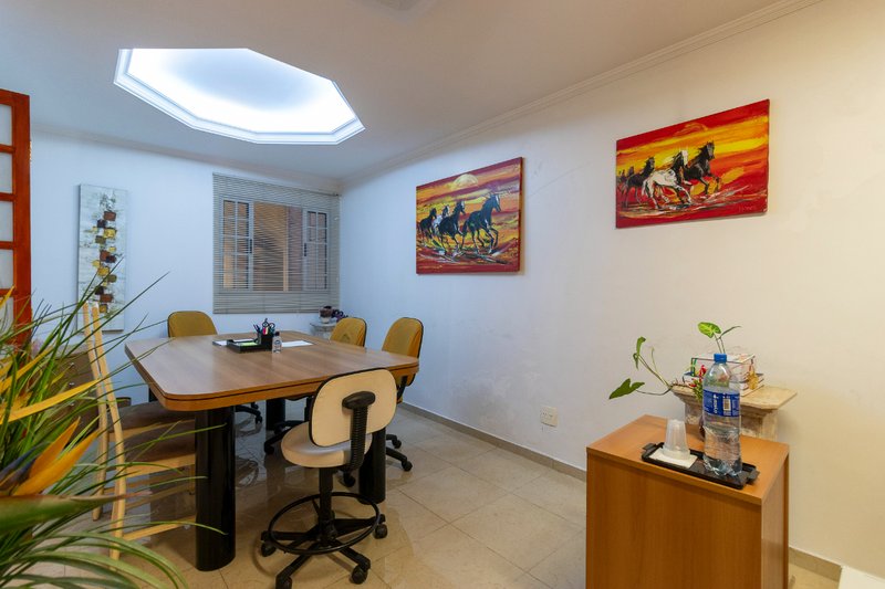 Casa em Indianópolis com 180m² 4 dorm Rua Lydia Simões Cabral São Paulo - 