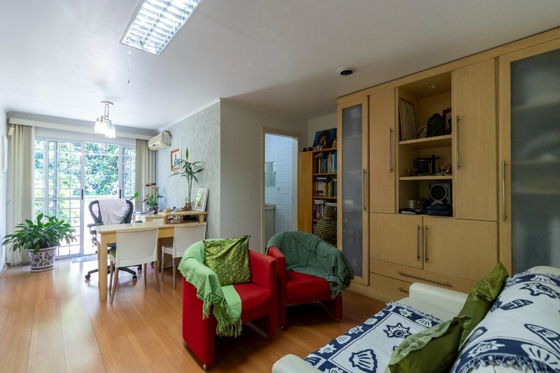Casa em Indianópolis com 180m² 4 dorm Rua Lydia Simões Cabral São Paulo - 