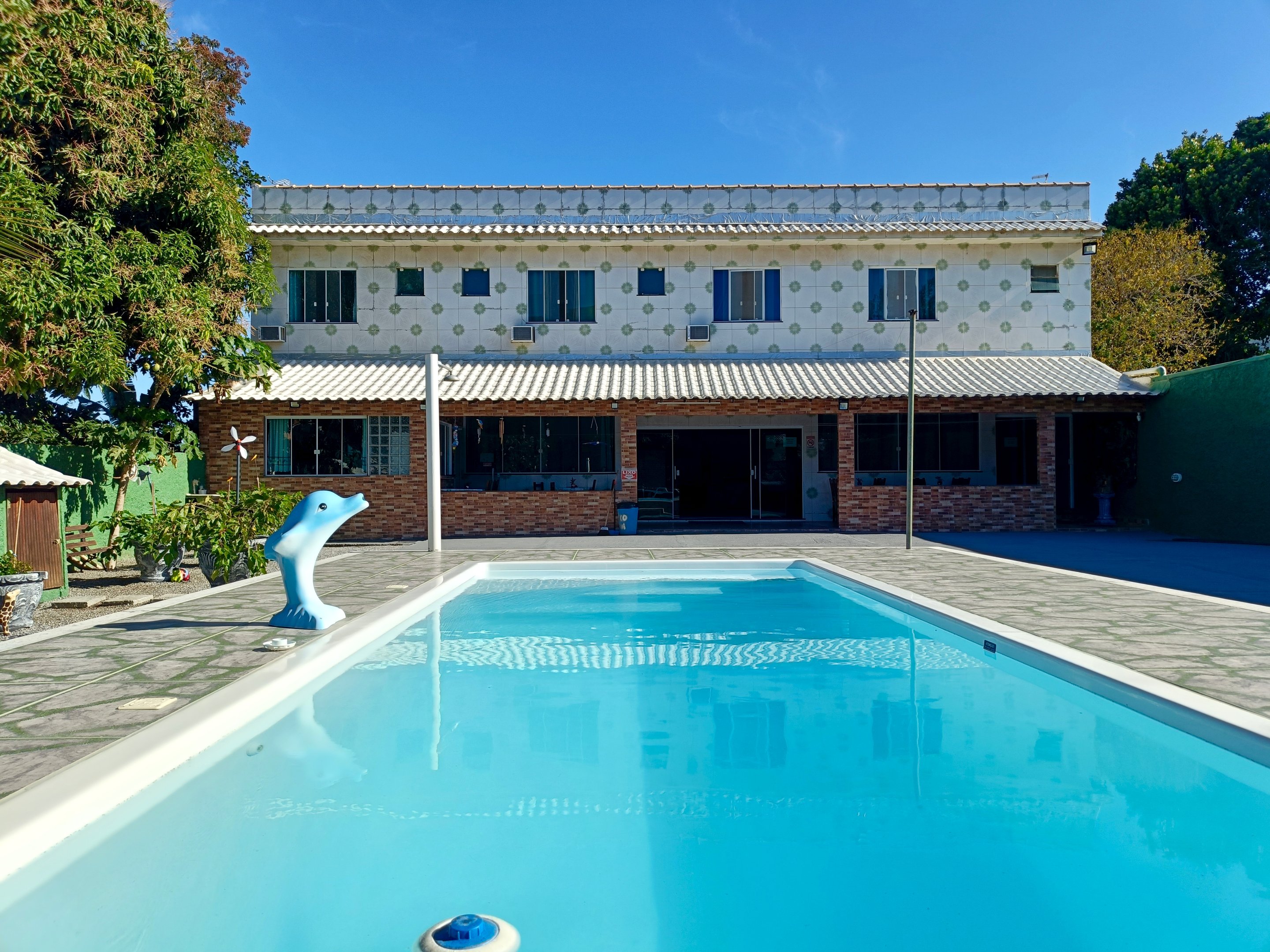 Casa à venda com 8 quartos, 239m² - Foto 1