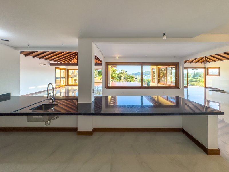 Mansão a venda com vista espetacular na Ferradura em Búzios Rua Hildegard Rosenthal Armação dos Búzios - 