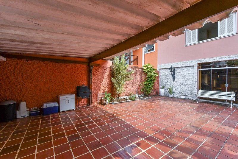 Casa com 199m² em Indianópolis 3 dorm 1 suíte 4 vagas Avenida Iraí São Paulo - 