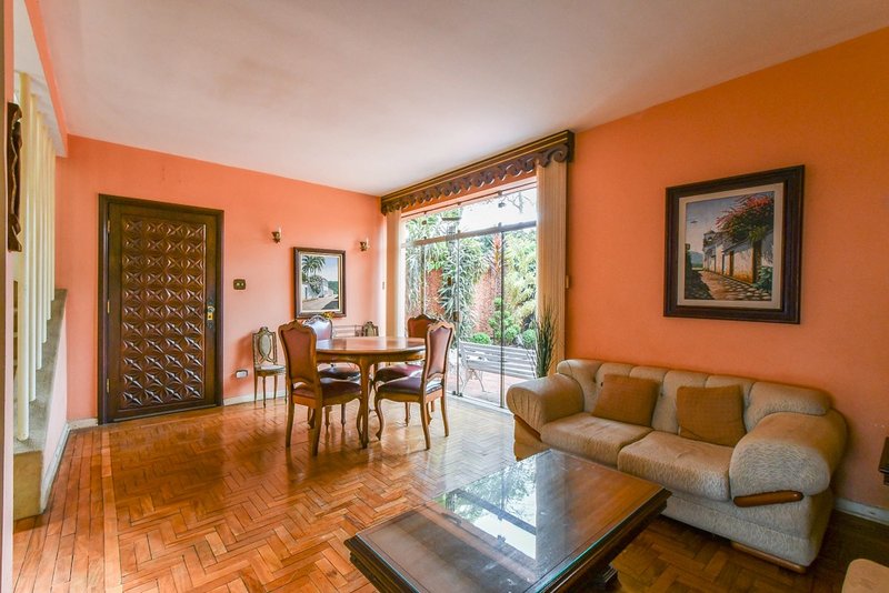 Casa com 199m² em Indianópolis 3 dorm 1 suíte 4 vagas Avenida Iraí São Paulo - 