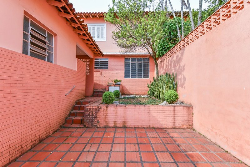 Casa com 199m² em Indianópolis 3 dorm 1 suíte 4 vagas Avenida Iraí São Paulo - 