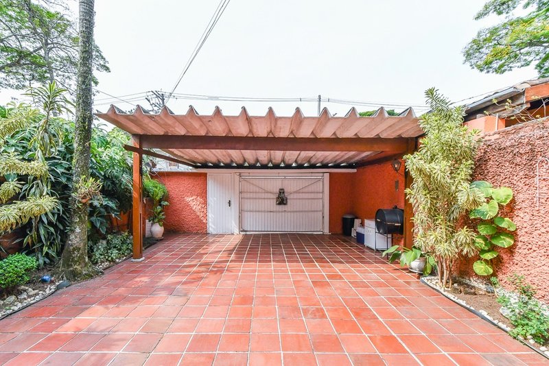 Casa com 199m² em Indianópolis 3 dorm 1 suíte 4 vagas Avenida Iraí São Paulo - 
