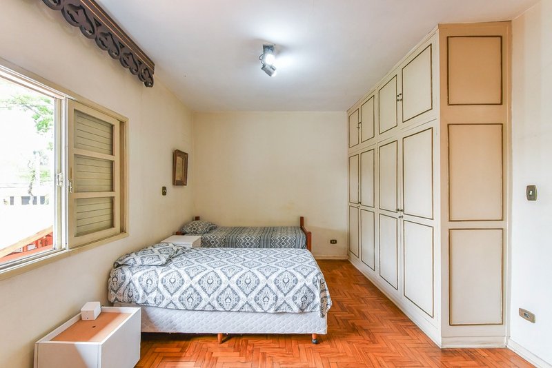 Casa com 199m² em Indianópolis 3 dorm 1 suíte 4 vagas Avenida Iraí São Paulo - 