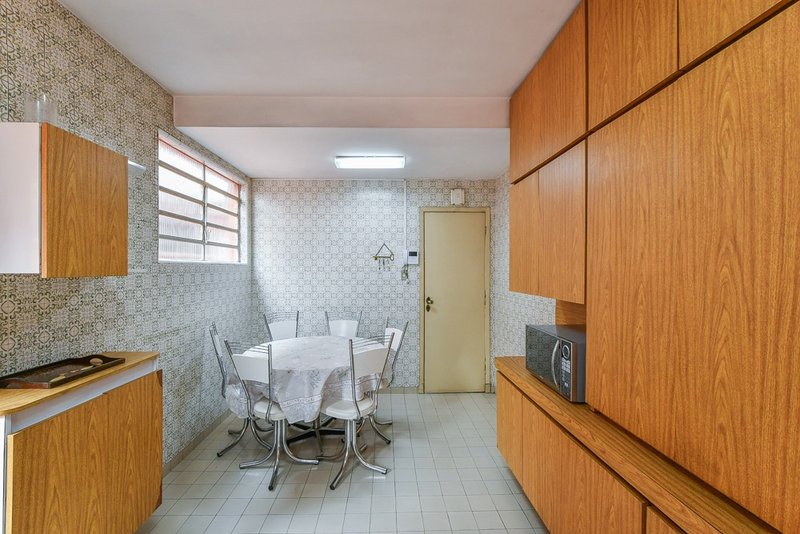 Casa com 199m² em Indianópolis 3 dorm 1 suíte 4 vagas Avenida Iraí São Paulo - 