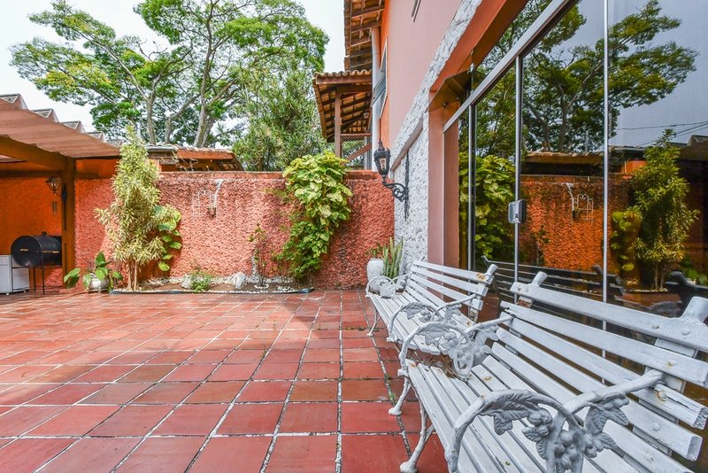 Casa com 199m² em Indianópolis 3 dorm 1 suíte 4 vagas Avenida Iraí São Paulo - 