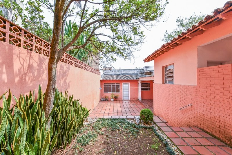 Casa com 199m² em Indianópolis 3 dorm 1 suíte 4 vagas Avenida Iraí São Paulo - 