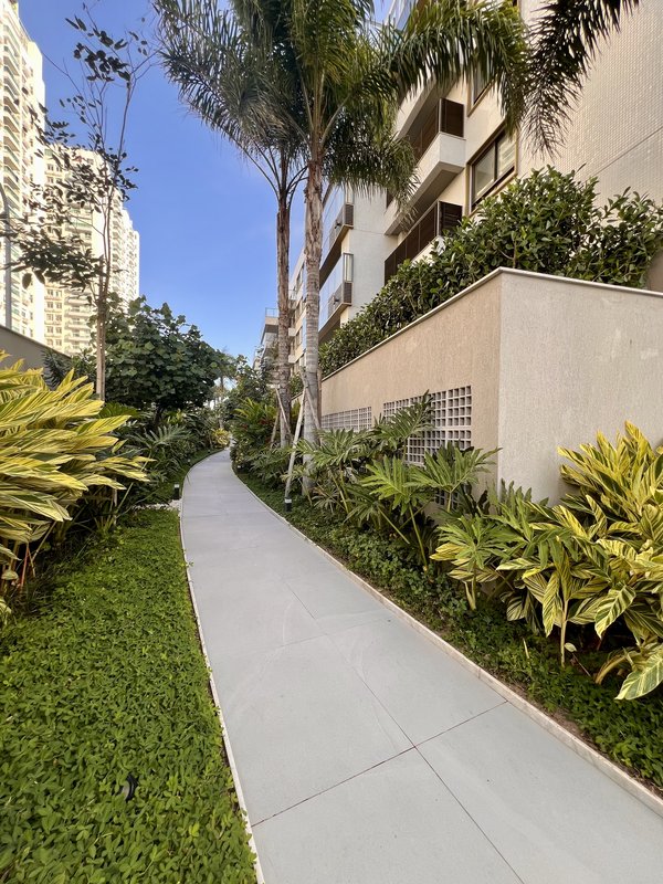 Apartamento novíssimo para locação no Posto 5 - Barra da Tijuca - Rio de Janeiro - 